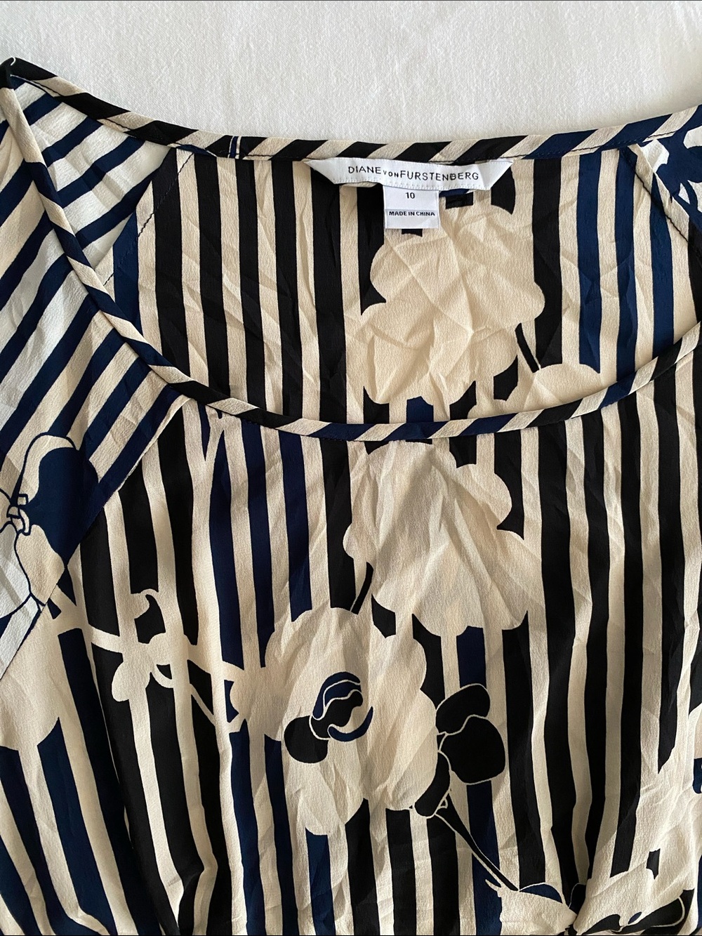 Diane Von Furstenberg elegant 100% silk Florence dress Side Zip Tie Belt Size 10 - Picture 3 of 16